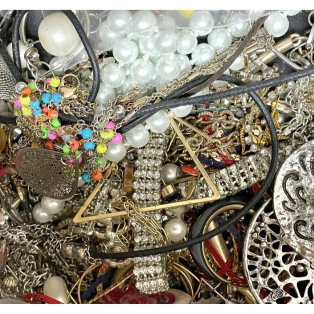 2 LB Jewelry Bundle – Vintage to Modern Grab Bag – Wearable Estate Jewelry - Picture 3 of 11